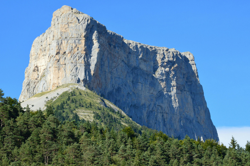 Mont aiguille dans le vercors camping de la plage